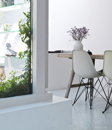 Biały fotel DSW Eames na pl.freefurn.com